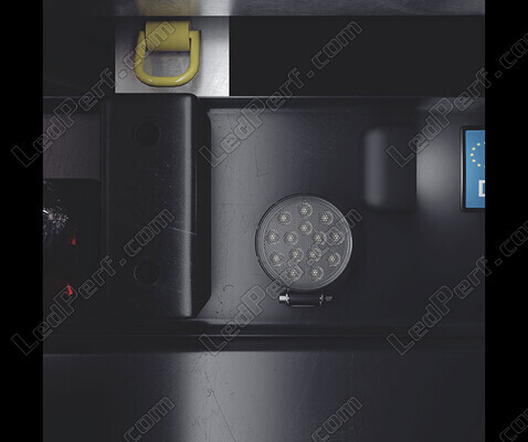 Esempio montaggio con Luce di retromarcia LED Osram LEDriving Reversing FX120R-WD - Rotondo