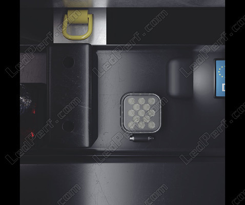 Esempio montaggio con Luce di retromarcia LED Osram LEDriving Reversing FX120S-WD - Quadrato