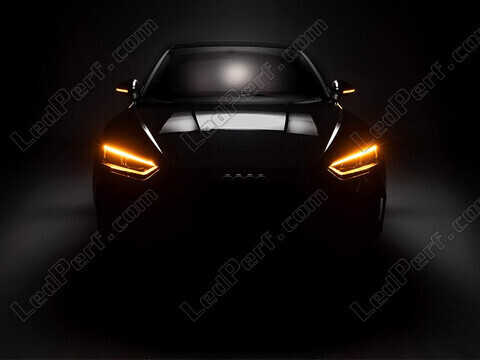 Audi A3 8V vista frontale equipaggiata con gli indicatori di direzione dinamici Osram LEDriving® per retrovisori