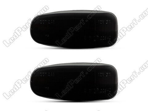 Vista frontale degli indicatori di direzione laterali dinamici a LED per Mercedes CLK (W208) - Colore nero fumé