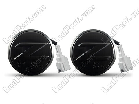 Vista frontale degli indicatori di direzione laterali dinamici a LED per Nissan 370Z - Colore nero fumé