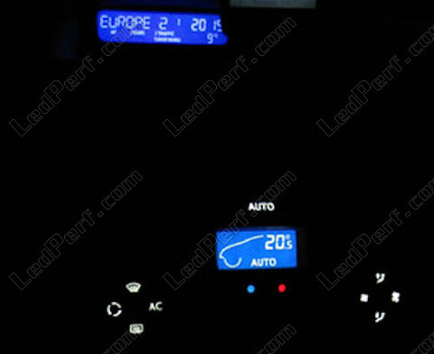 LED console centrale bianca e blu - Clim e display Renault Megane 2