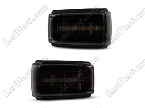 Vista frontale degli indicatori di direzione laterali dinamici a LED per Volvo S40 - Colore nero fumé