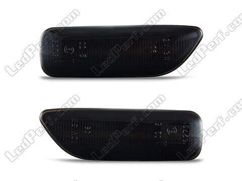 Vista frontale degli indicatori di direzione laterali dinamici a LED per Volvo XC70 - Colore nero fumé