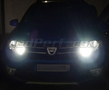 Kit luci di marcia diurna / luci di posizione (bianca Xenon) per Dacia Sandero 2